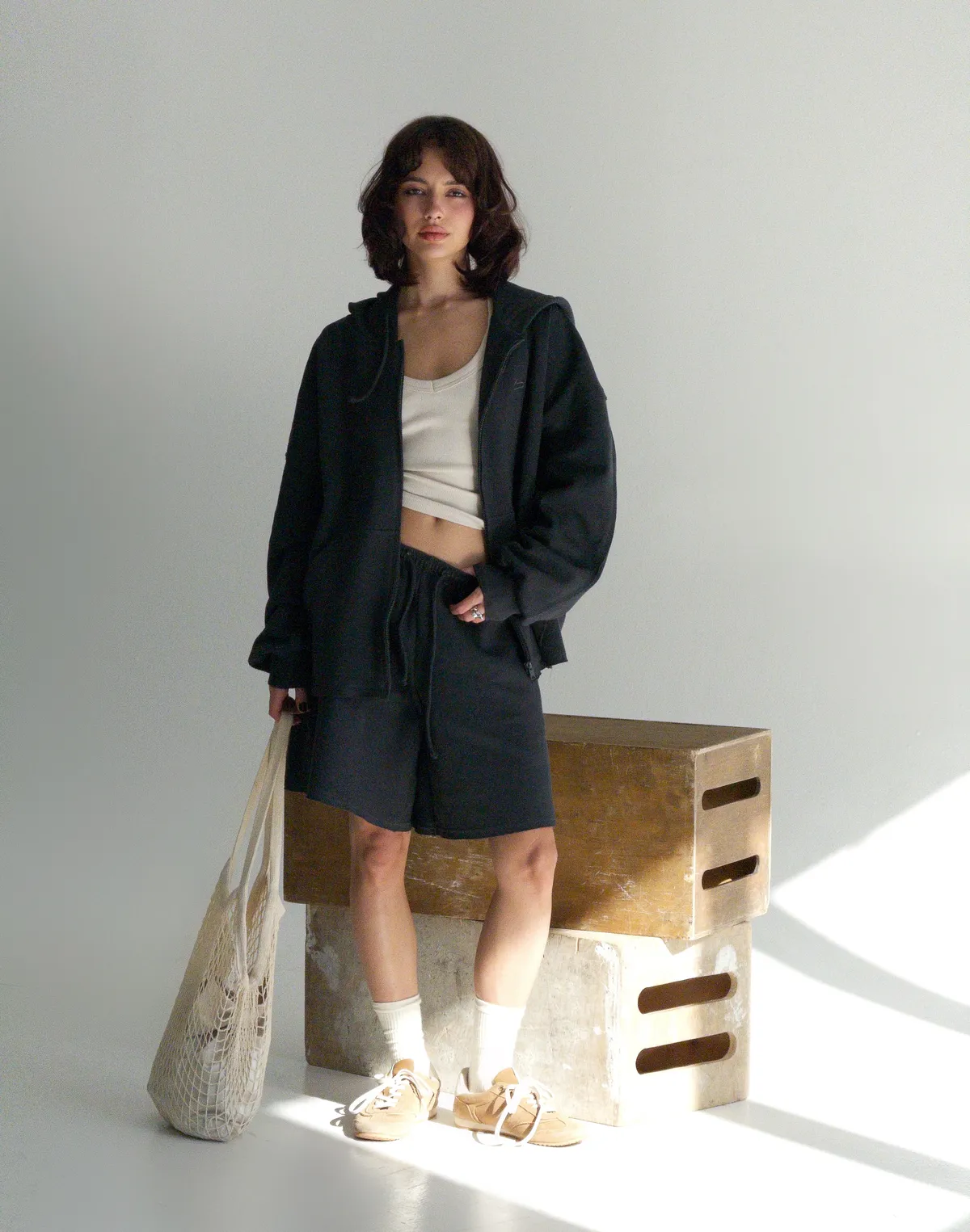 Шорти середньої довжини вільного крою, графітові - Фото 7