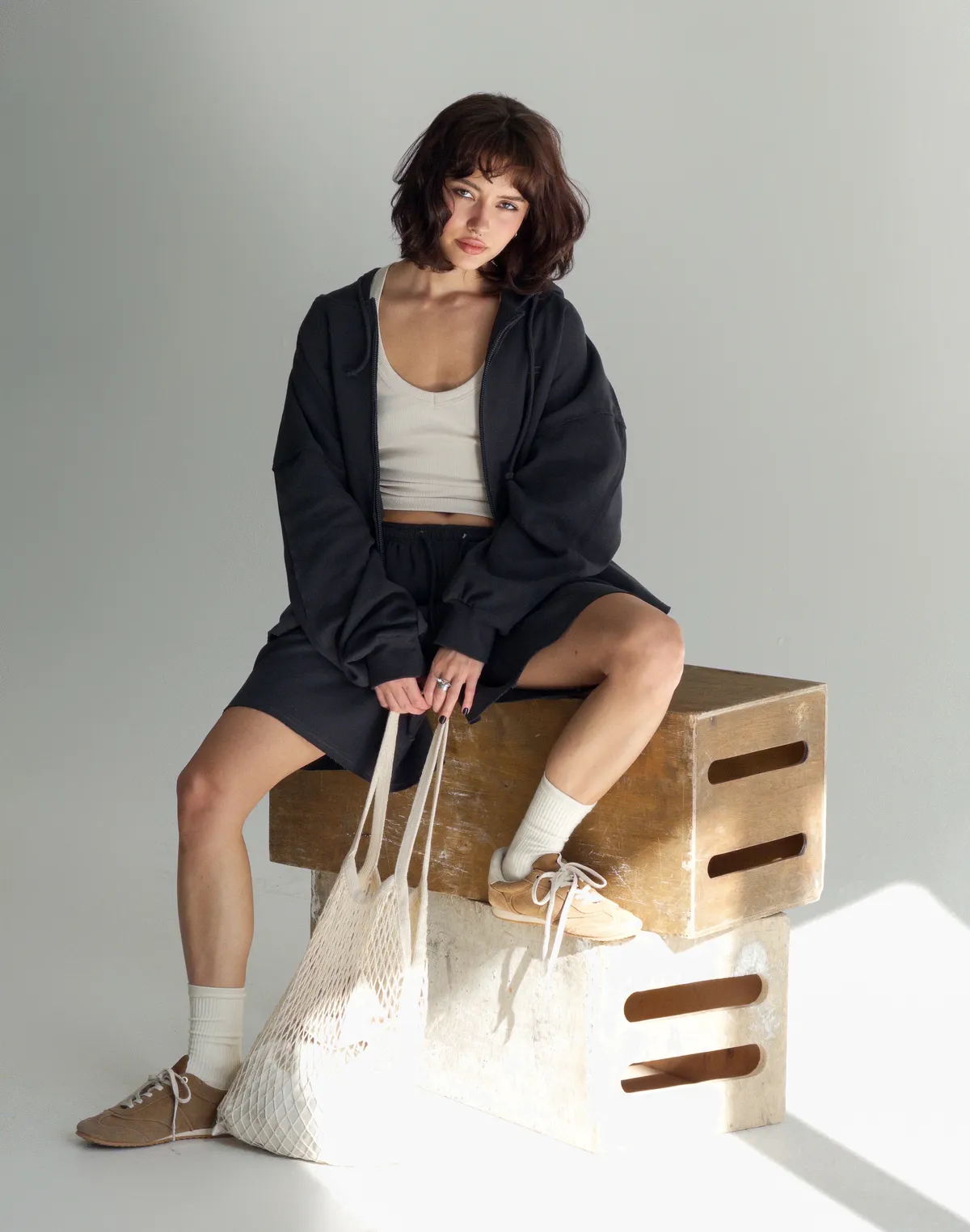 Комплект оверсайз зіпер з декоративними швами та шорти середньої довжини, графітові - Фото 1