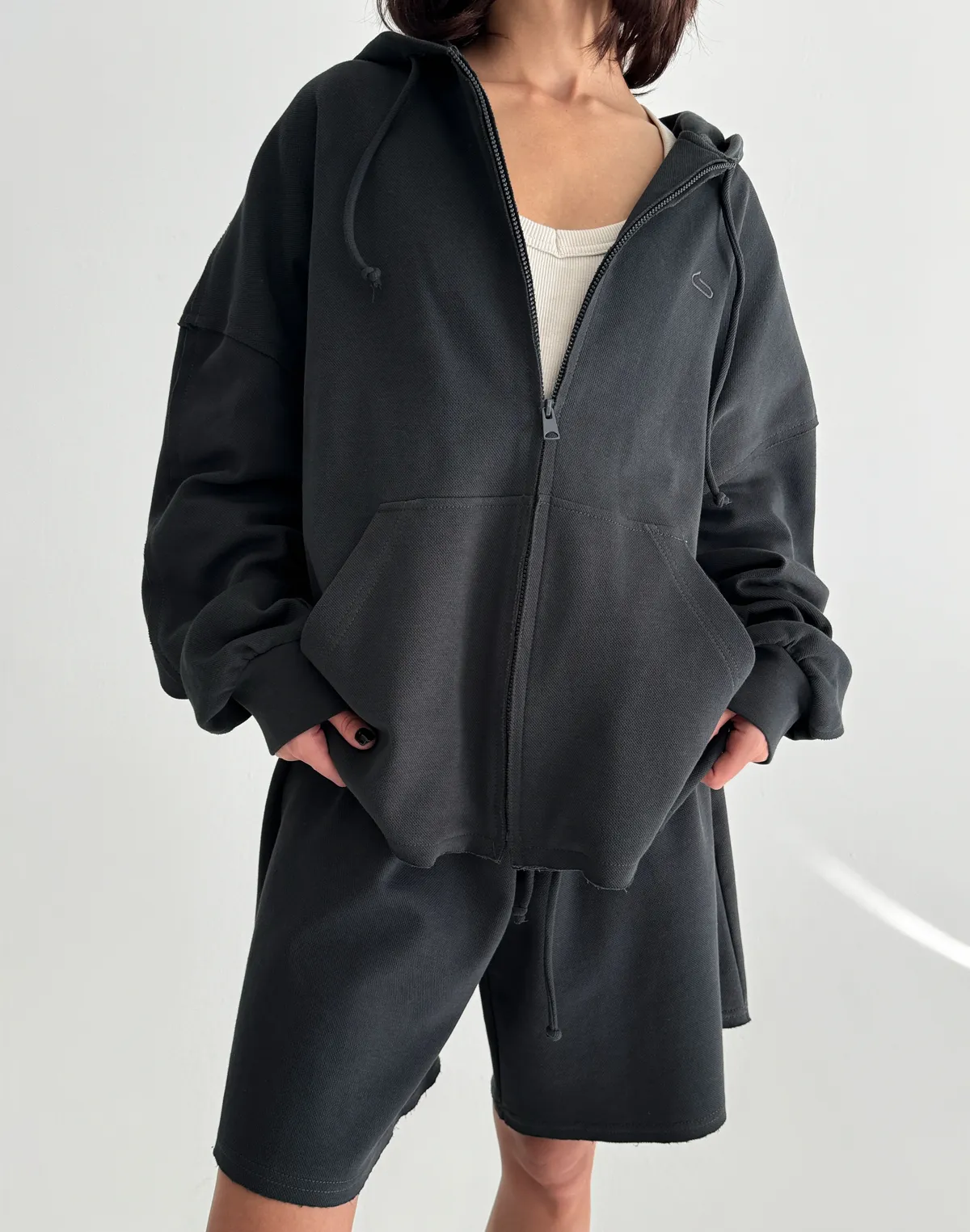 Зіпер оверсайз з декоративними швами, графітовий - Фото 6