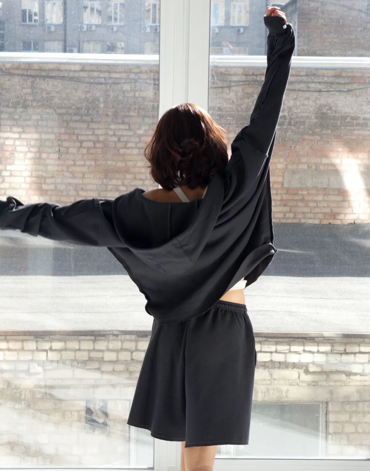 Комплект оверсайз зіпер з декоративними швами та шорти середньої довжини, графітові - Фото 2