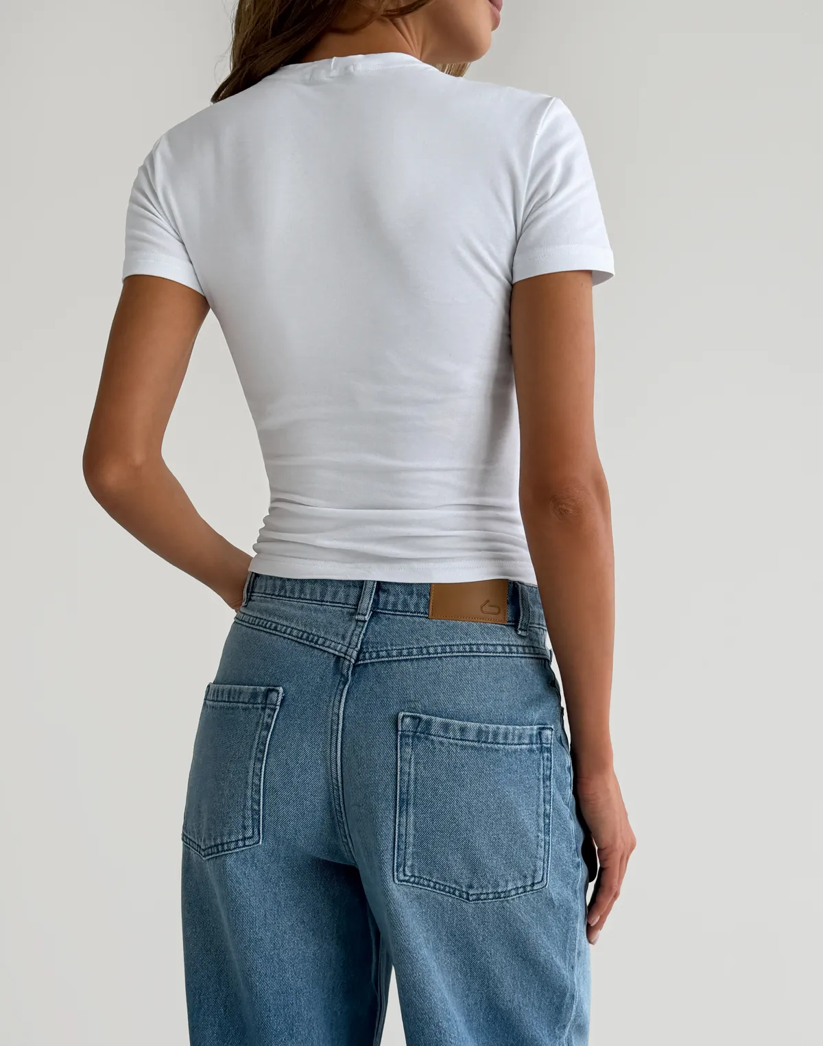 Футболка по фігурі з м'якого бавовняного матеріалу, біла - Фото 2