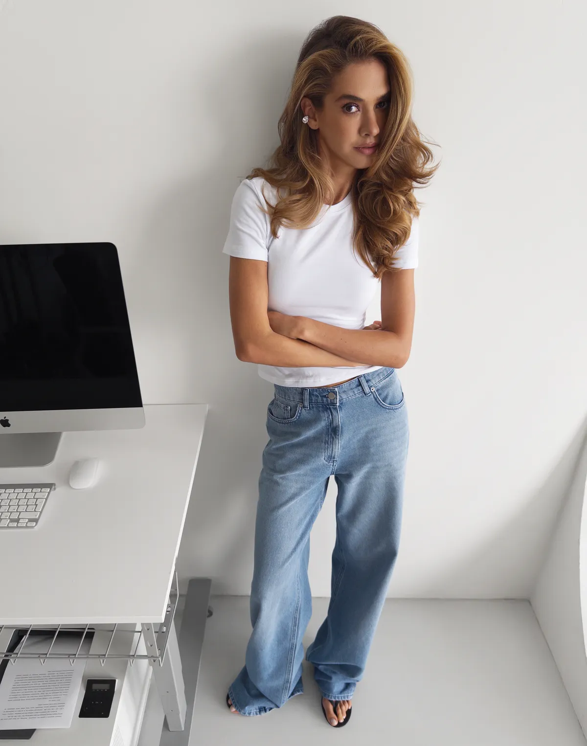 Футболка по фігурі з м'якого бавовняного матеріалу, біла - Фото 5