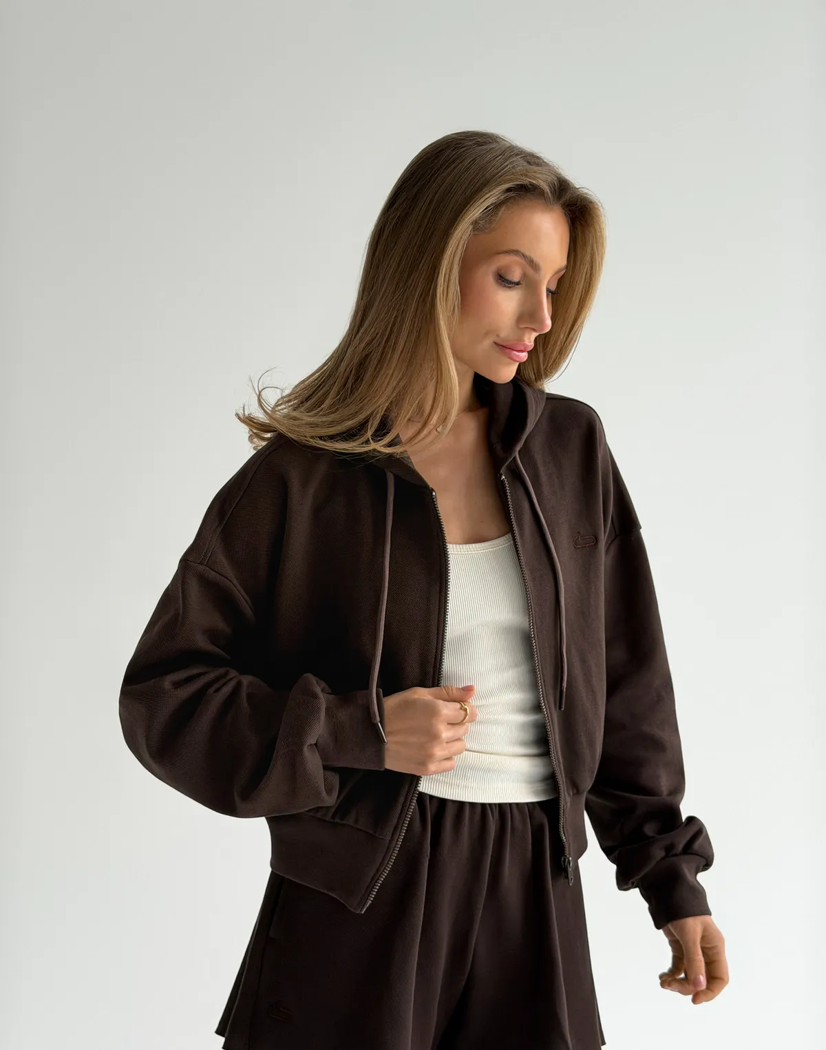 Зіпер оверсайз вкорочений з капюшоном, шоколадний - Фото 6