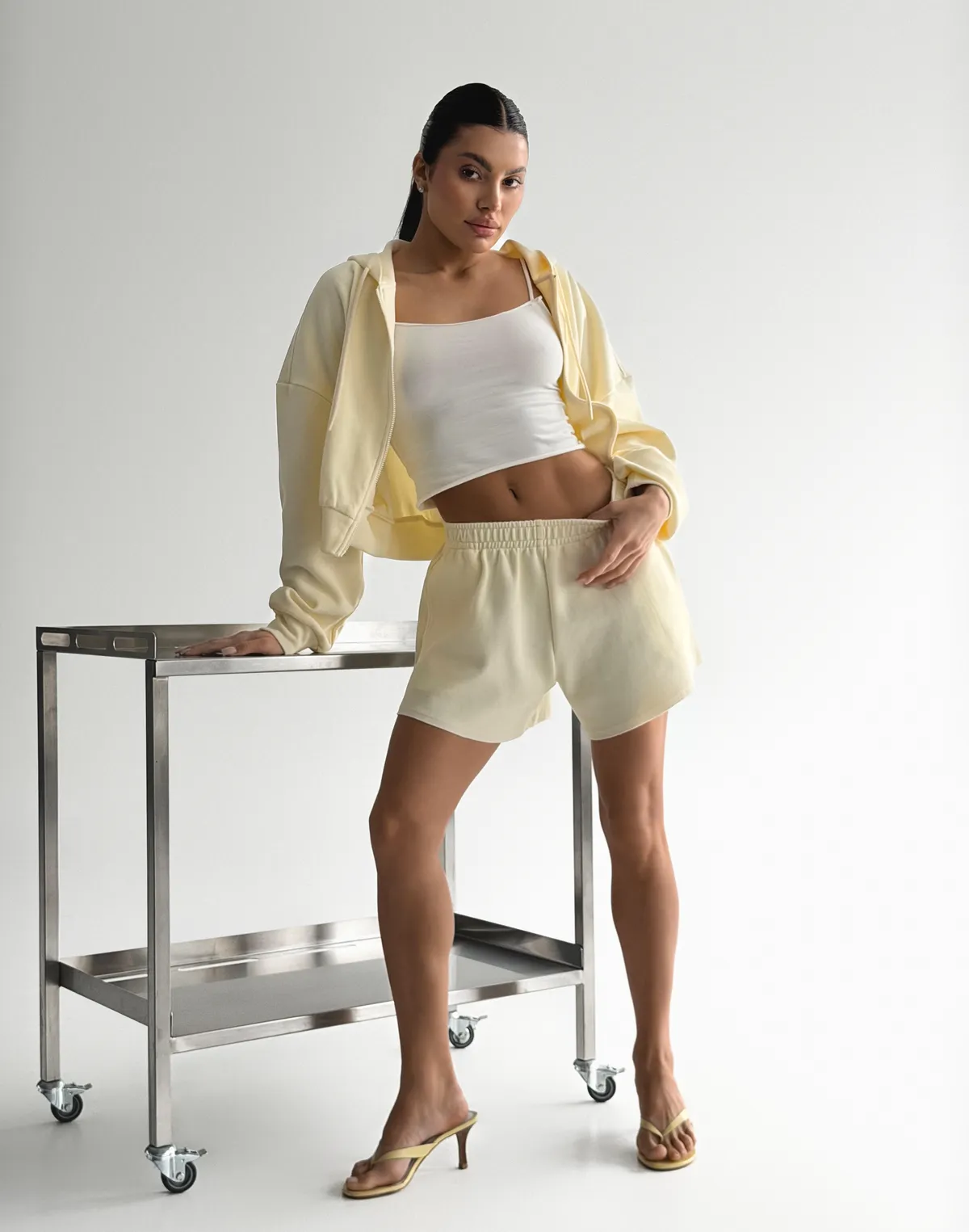 Шорти жіночі з необробленим краєм трикотажні, вершкове масло - Фото 3