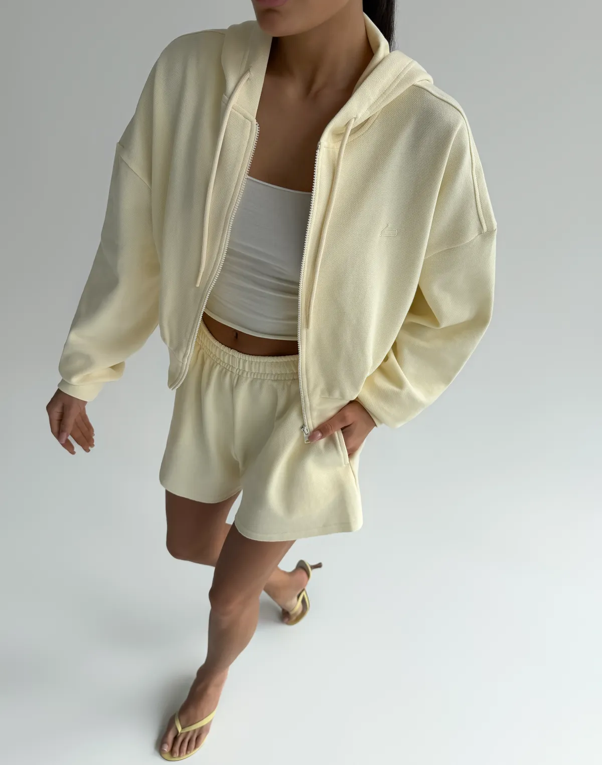 Шорти жіночі з необробленим краєм трикотажні, вершкове масло - Фото 8