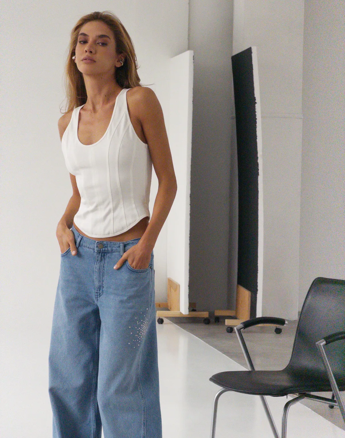 Майка з декоративними швами з ефектом моделювання фігури, молочна - Фото 1