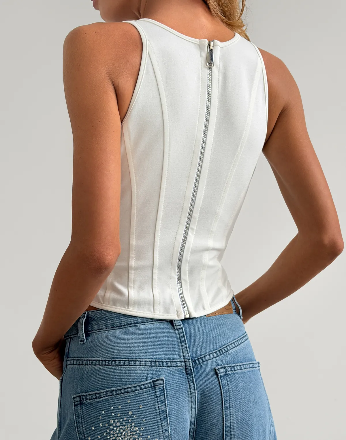 Майка з декоративними швами з ефектом моделювання фігури, молочна - Фото 2