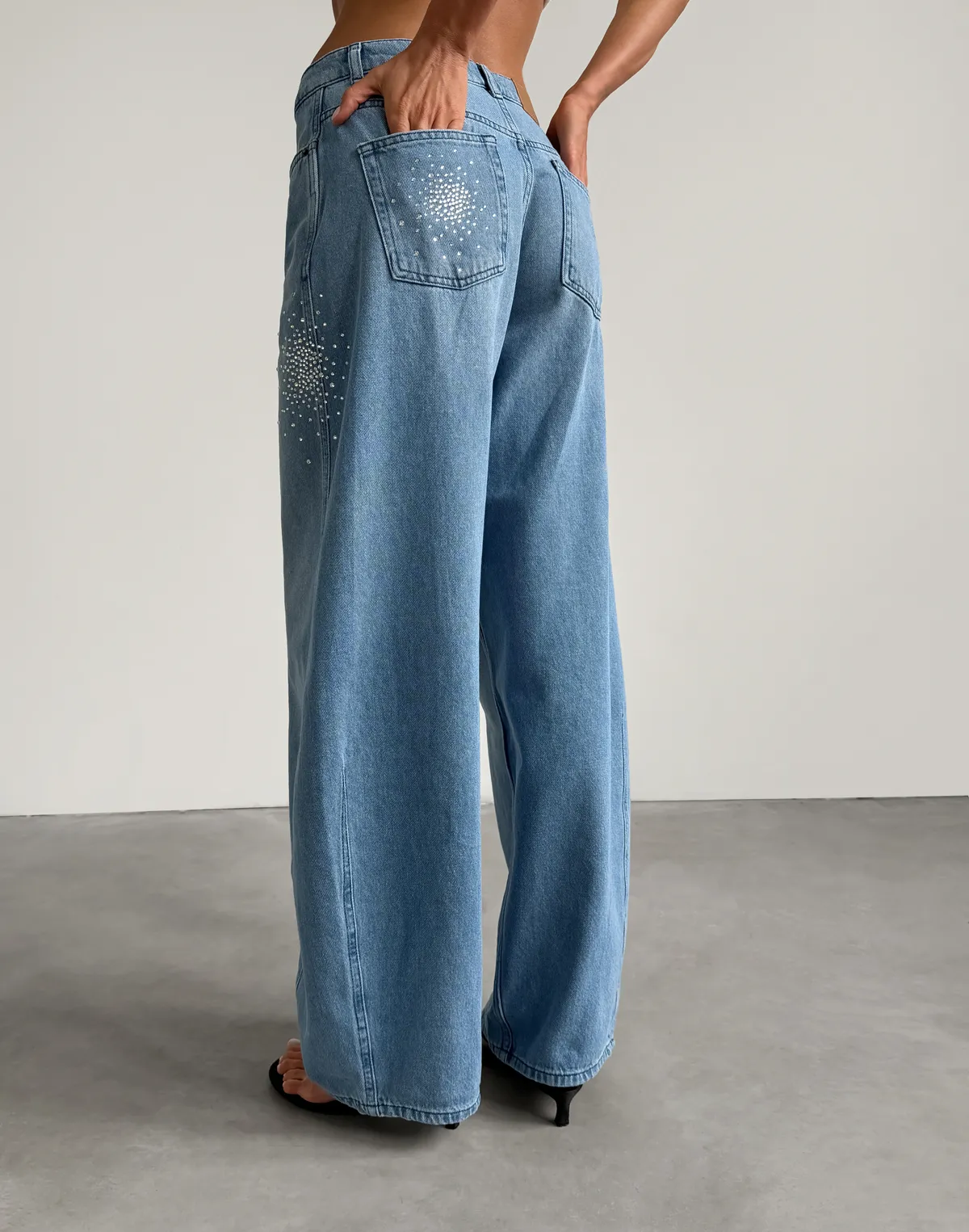 Джинси baggy жіночі вільного крою зі стразами, блакитні класичні - Фото 2