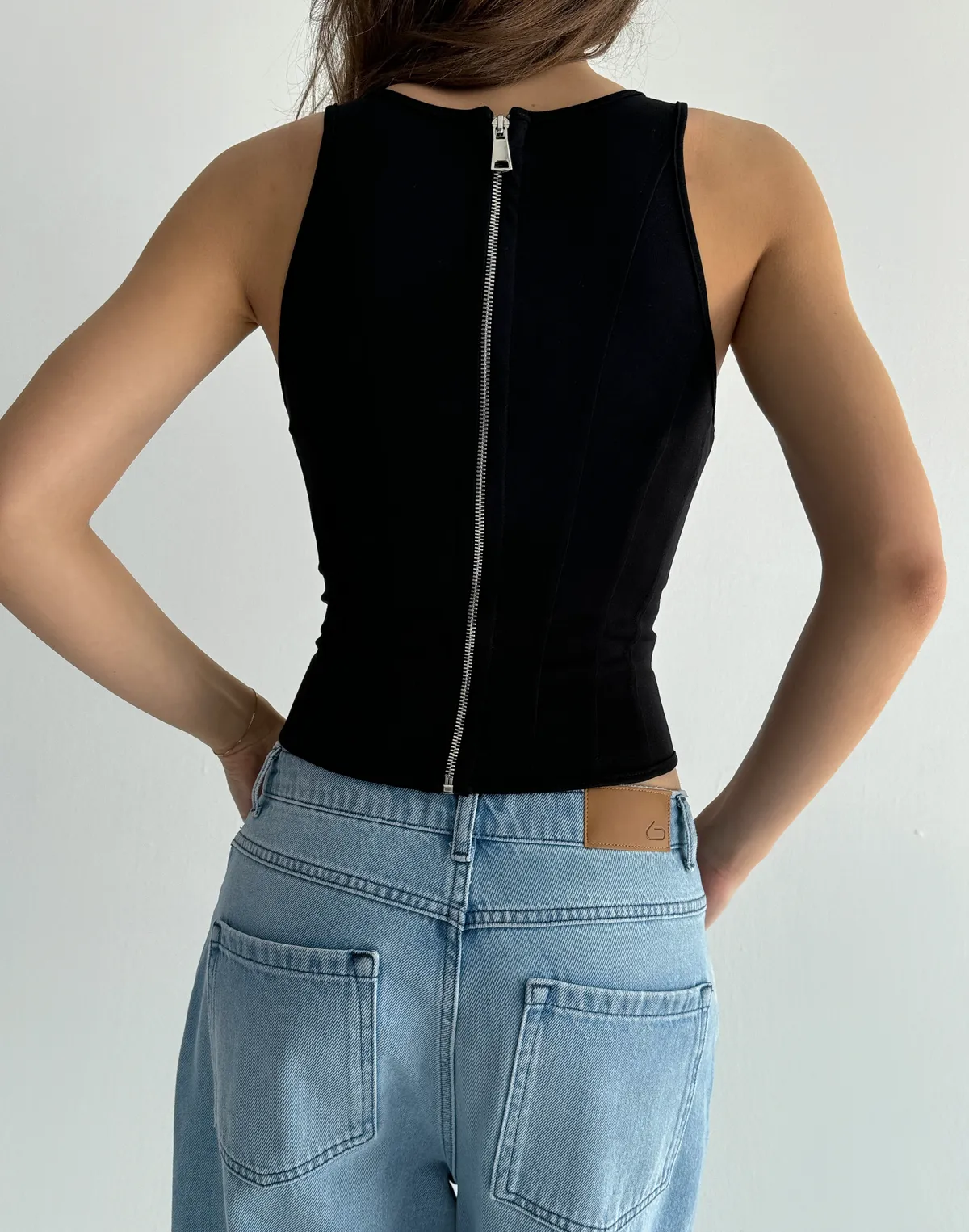 Майка з декоративними швами з ефектом моделювання фігури, чорна - Фото 2