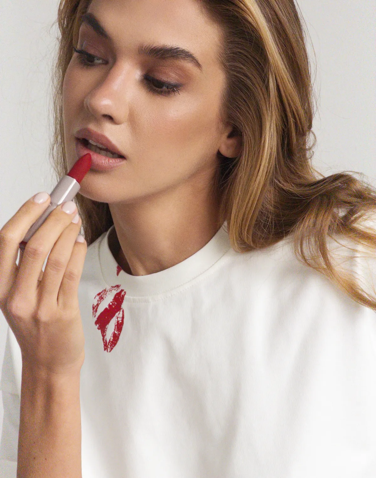 Футболка жіноча зі супер щільного котону оверсайз з логотипом, екрю з принтом "Wear Lipstick" - Фото 3