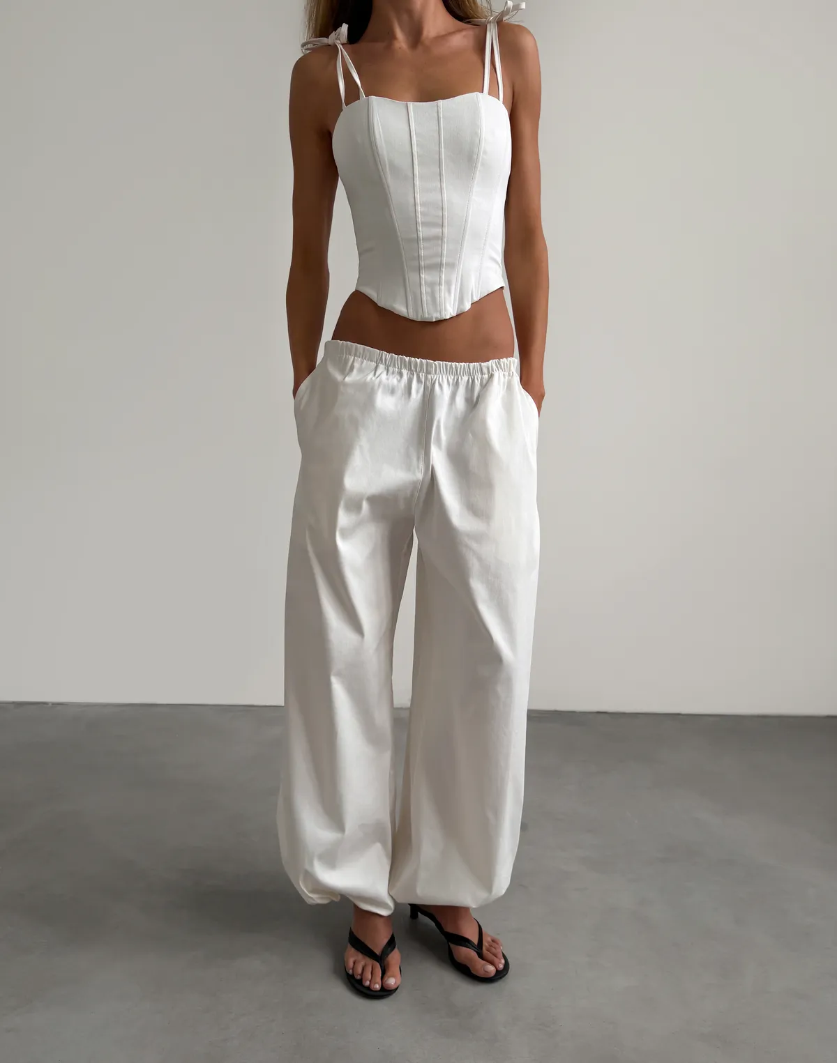 Штани карго на затяжках котонові, молочні - Фото 7