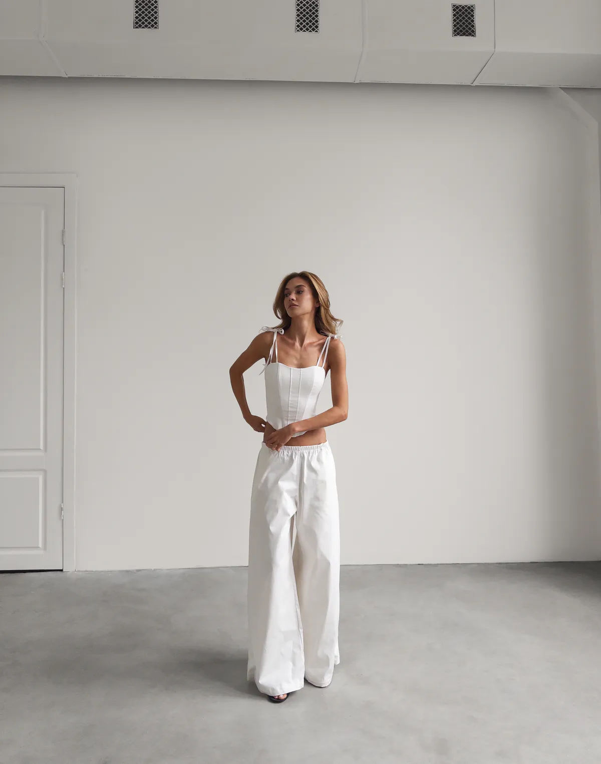 Штани карго на затяжках котонові, молочні - Фото 5