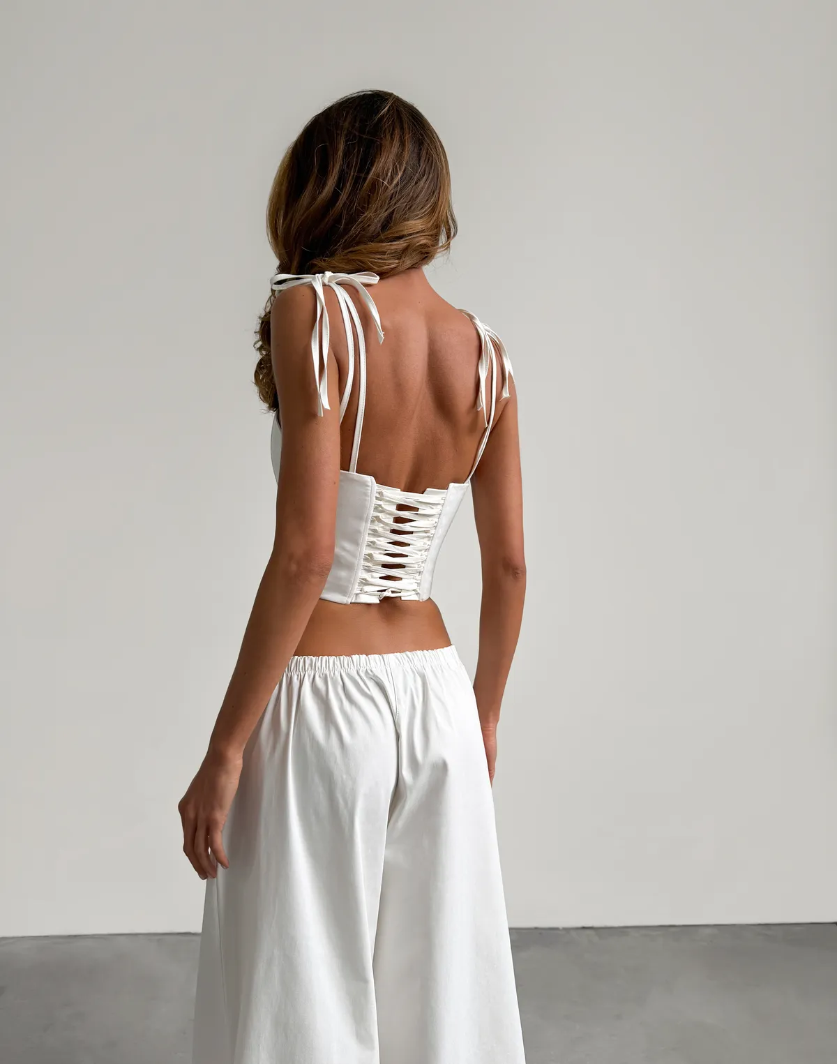 Топ з корсетними лініями та шнурівкою на спині, молочний - Фото 2