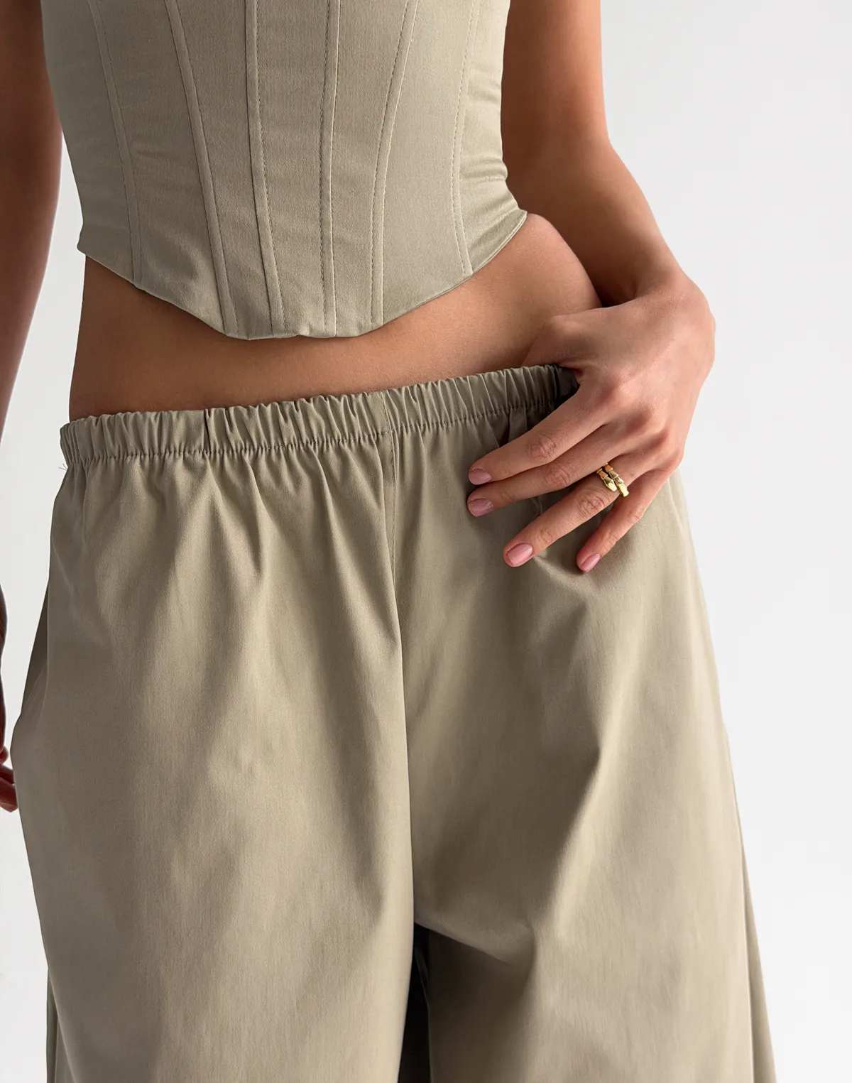 Штани карго на затяжках котонові, бежеві - Фото 7