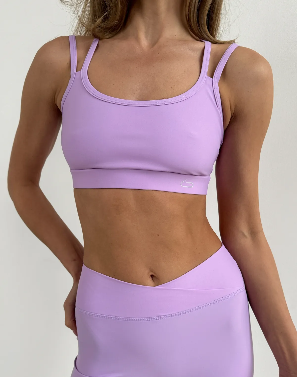 Топ спортивний з прямою лінією декольте та подвійними бретелями, бузковий - Фото 6