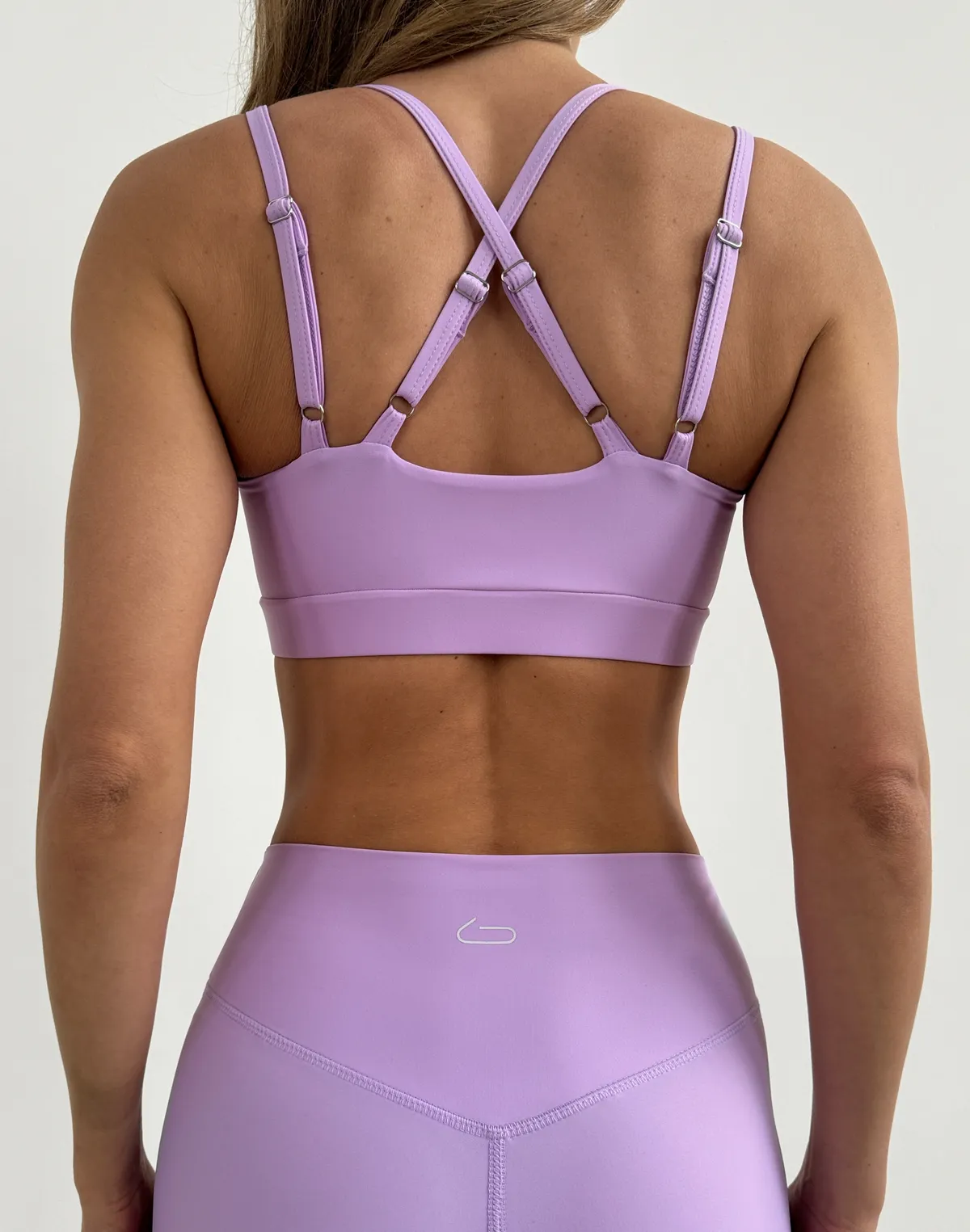 Топ спортивний з прямою лінією декольте та подвійними бретелями, бузковий - Фото 2