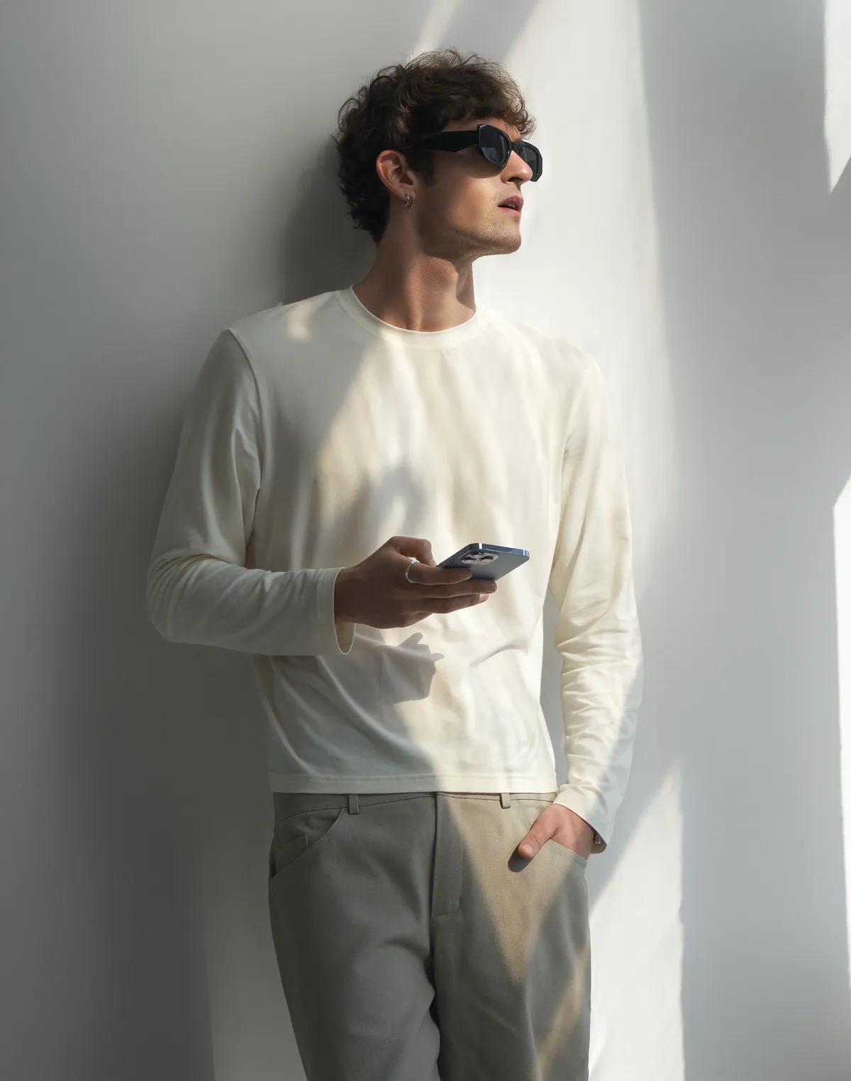 Męska koszulka typu slip z ozdobnym szwem z tyłu, mleczna - Фото 2