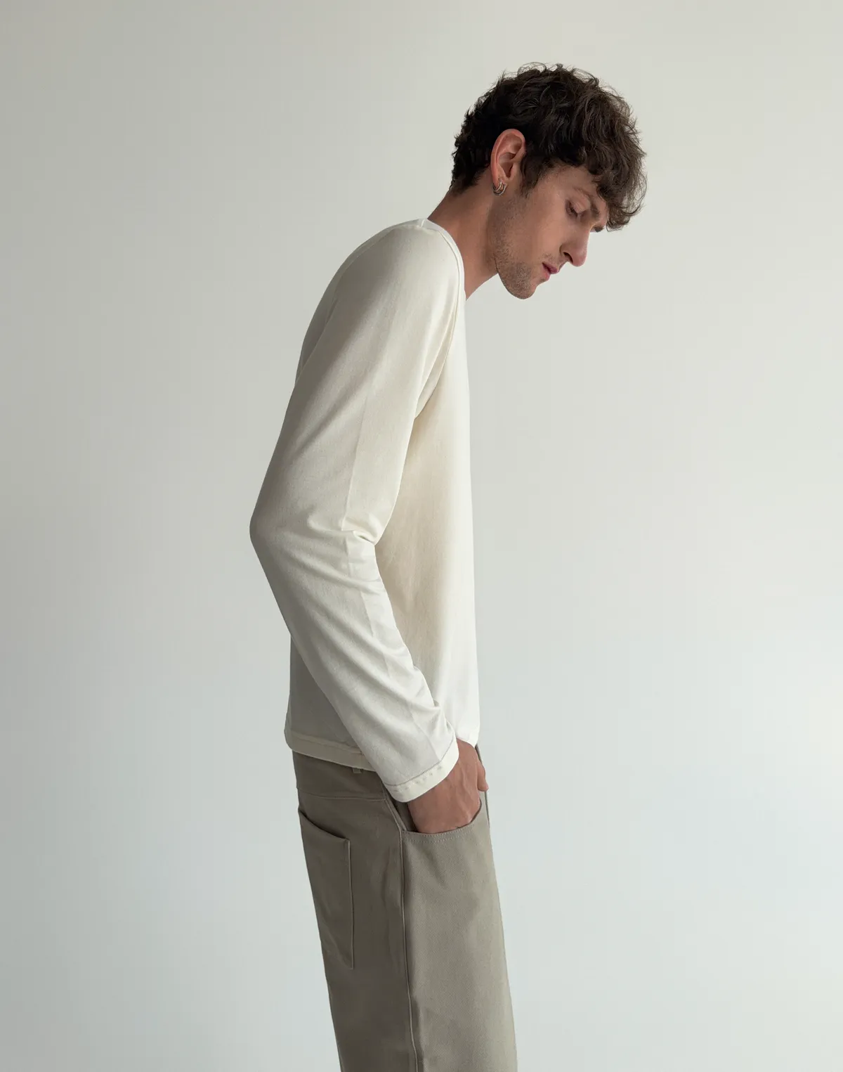 Męska koszulka typu slip z ozdobnym szwem z tyłu, mleczna - Фото 8