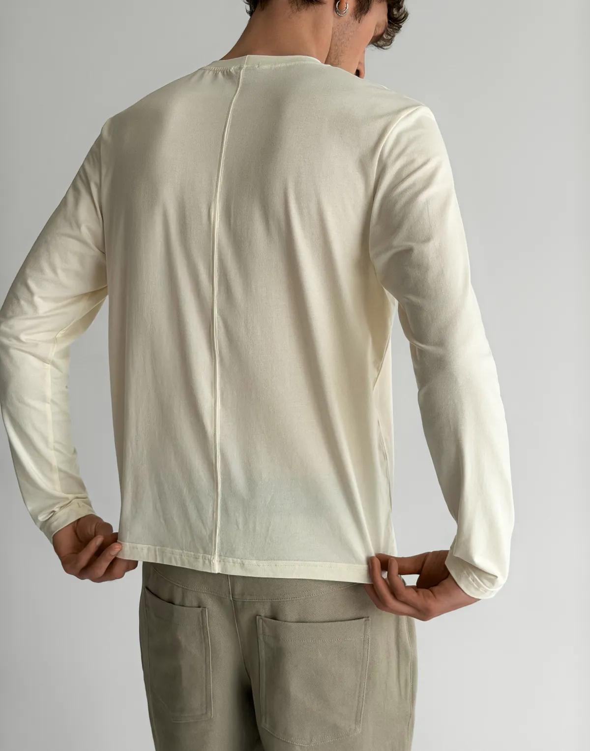 Męska koszulka typu slip z ozdobnym szwem z tyłu, mleczna - Фото 1