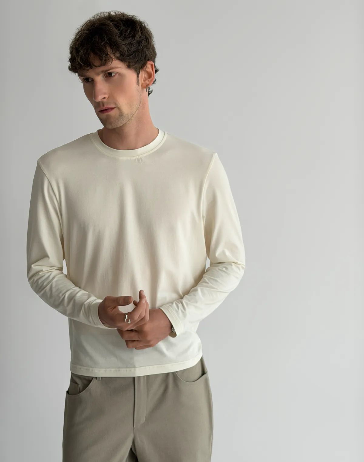 Męska koszulka typu slip z ozdobnym szwem z tyłu, mleczna - Фото 3