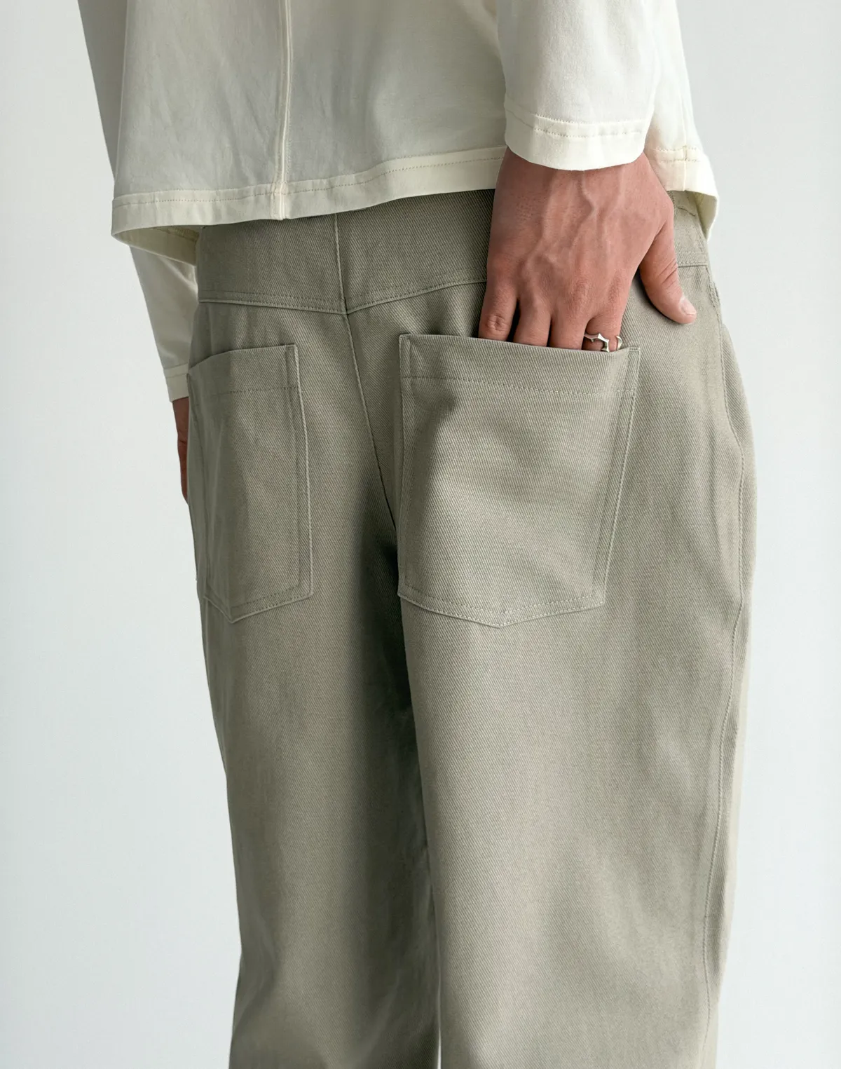 Spodnie męskie basic o luźnym kroju z bawełny, beżowe - Фото 2