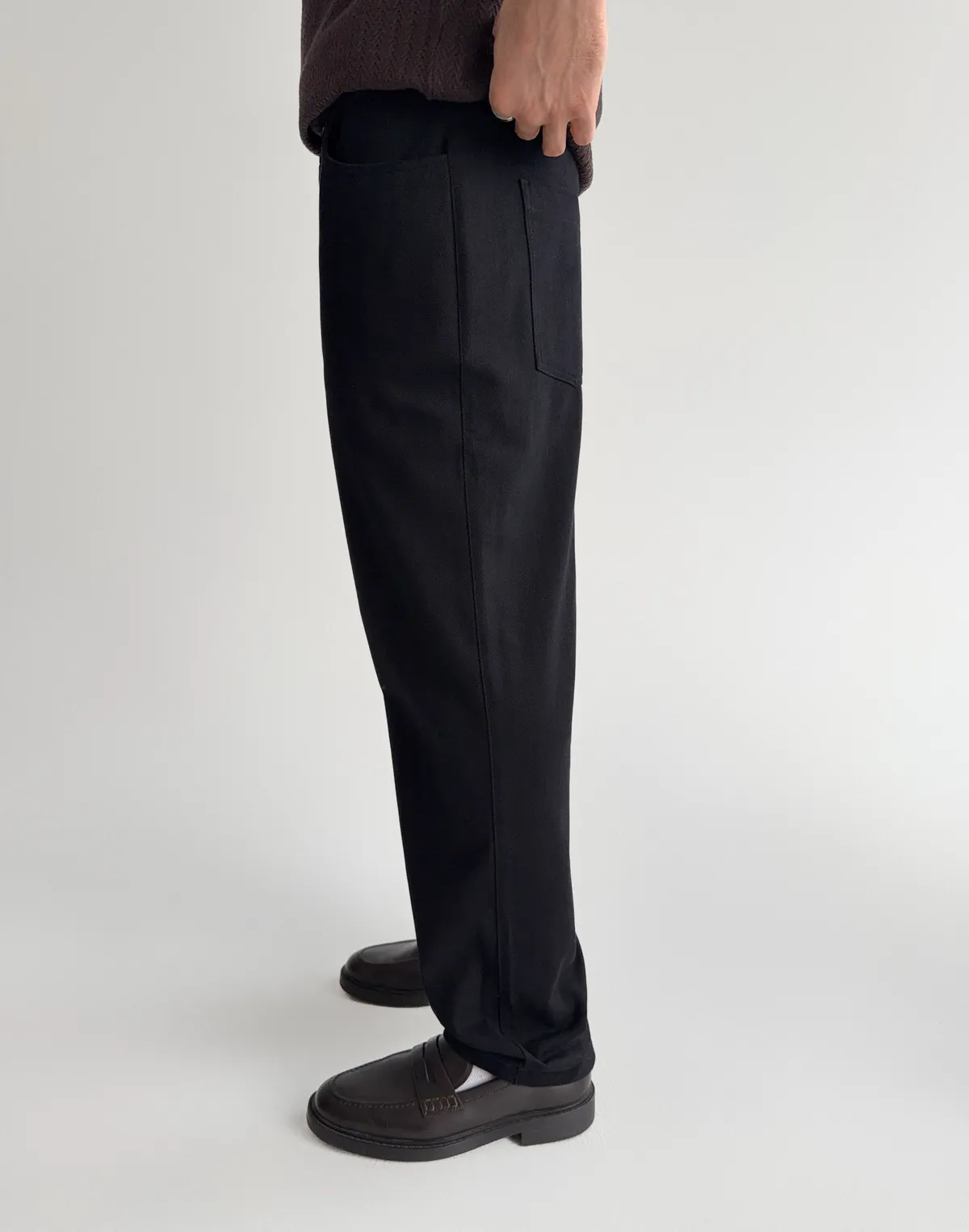 Męskie spodnie bawełniane o luźnym kroju, czarne - Фото 5