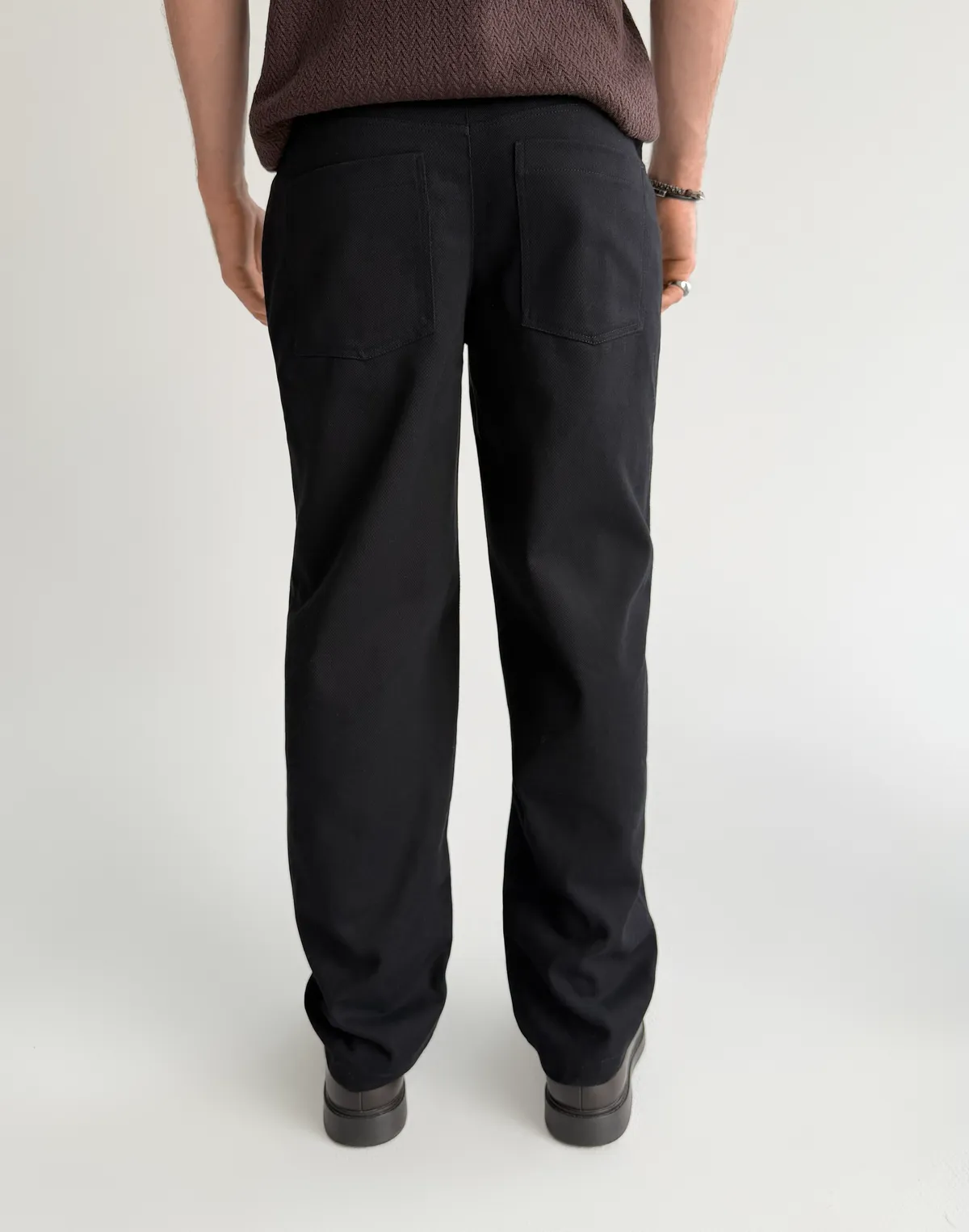 Męskie spodnie bawełniane o luźnym kroju, czarne - Фото 2