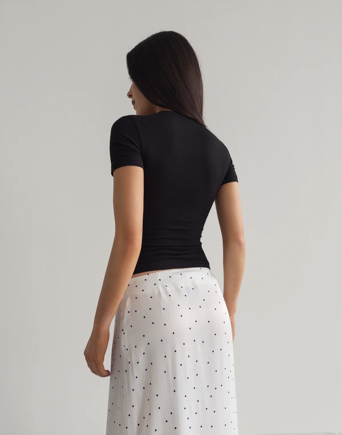 Футболка з мереживним декольте, чорна - Фото 2