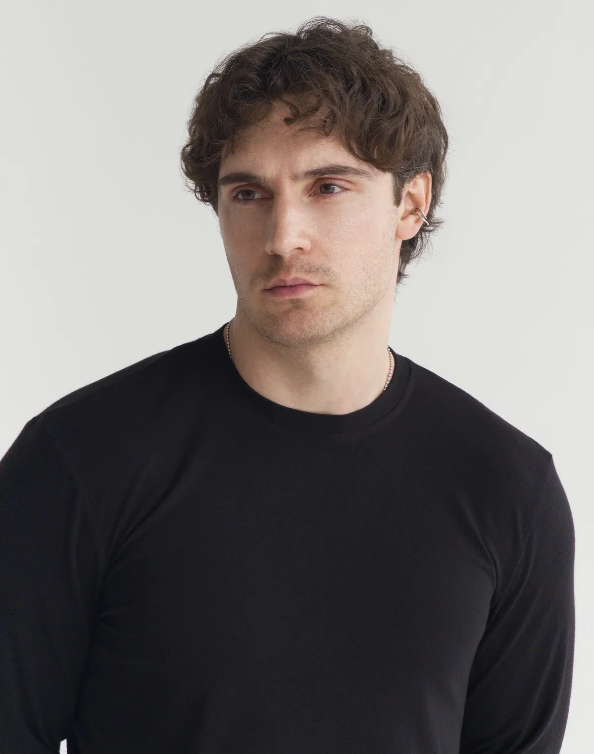 Męska koszulka polo z ozdobnym szwem z tyłu, czarna - Фото 5