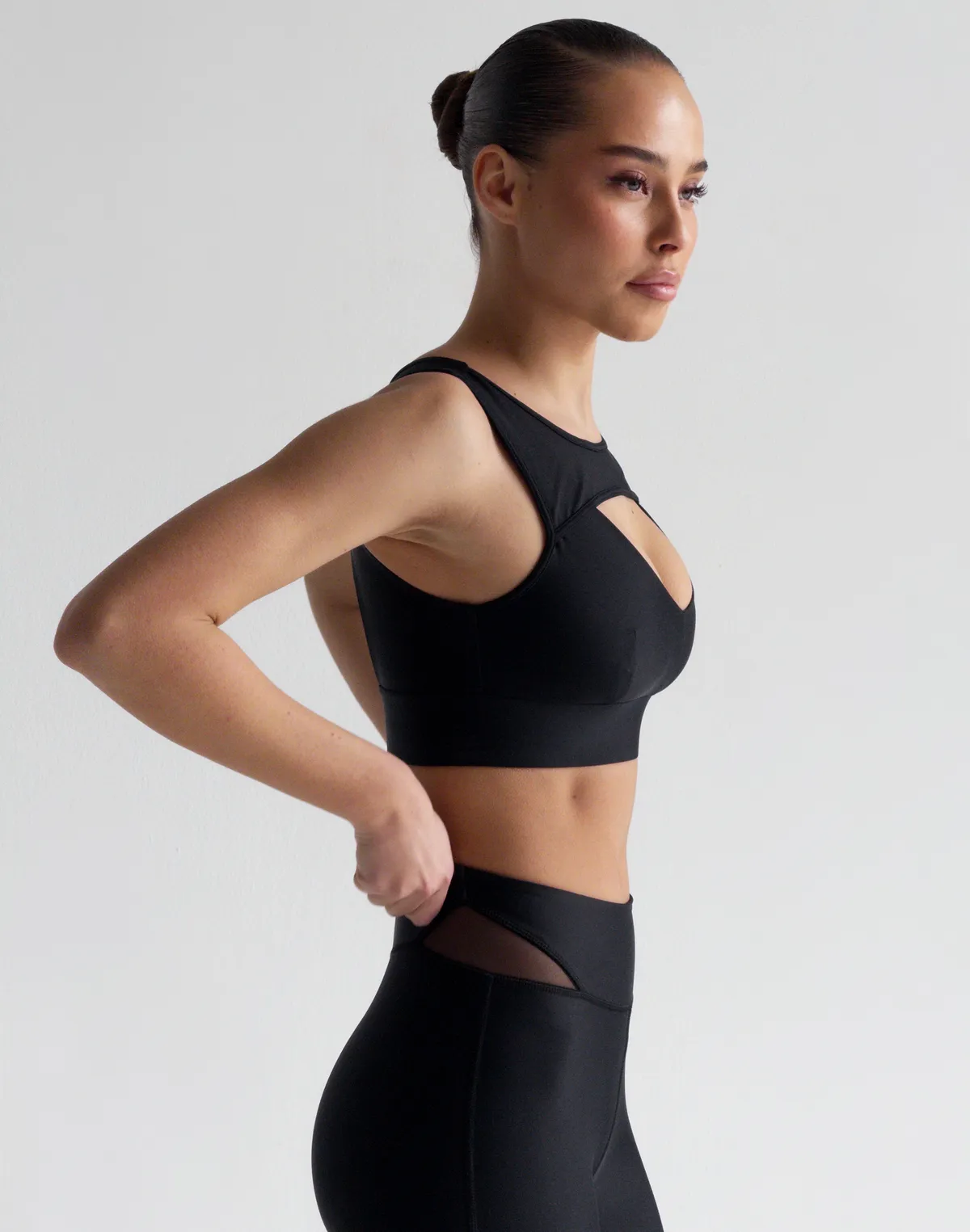 Топ спортивний подвійний з відкритим декольте, чорний - Фото 8