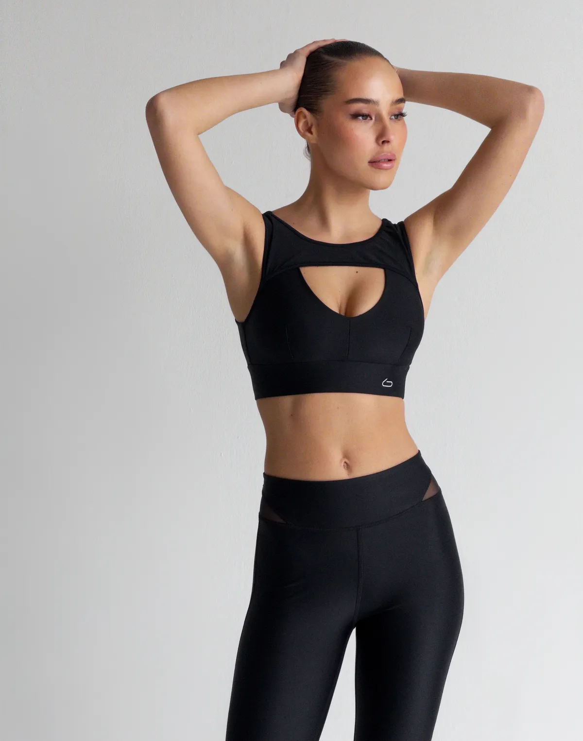 Топ спортивний подвійний з відкритим декольте, чорний - Фото 7