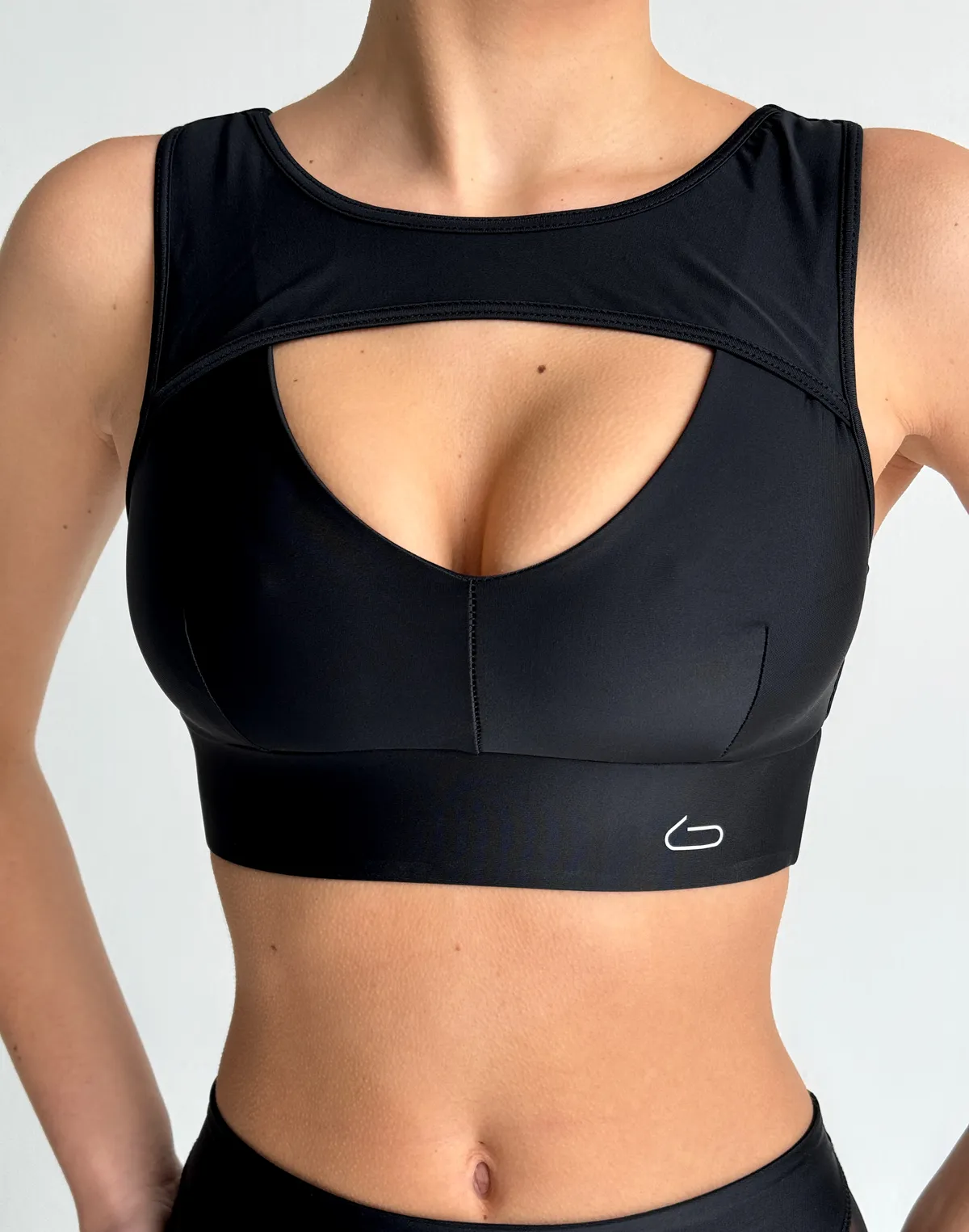 Топ спортивний подвійний з відкритим декольте, чорний - Фото 6