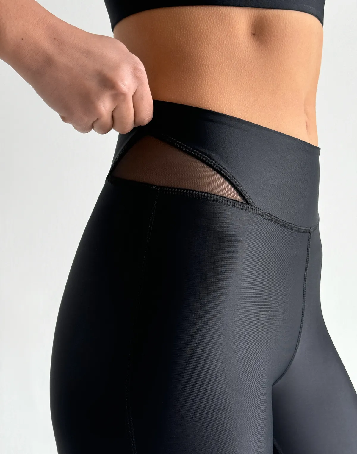 Лосини жіночі з гладкої спортивної тканини, чорні - Фото 6