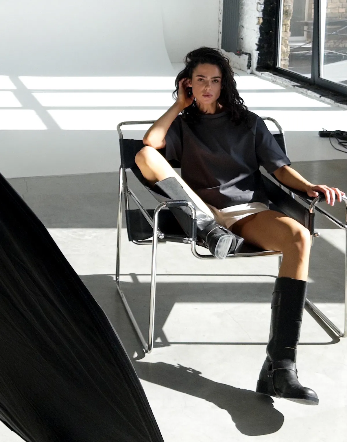 Футболка оверсайз з плотного трикотажу, графіт - Фото 3