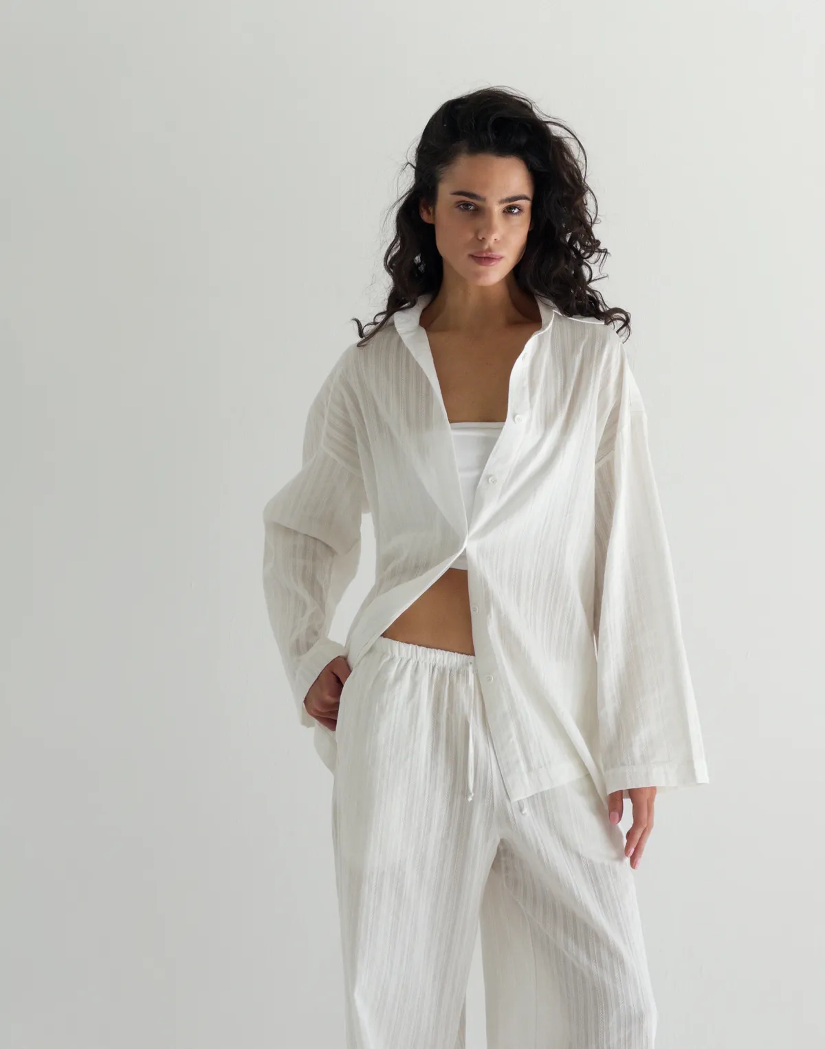 Сорочка бавовняна оверсайз у текстуровану смужку, молочна - Фото 1