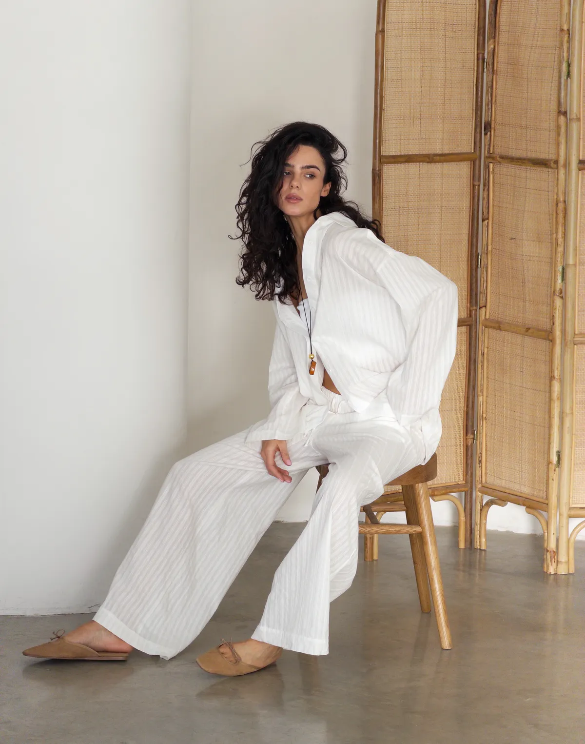 Штани бавовняні легкі у текстуровану смужку, молочні - Фото 6