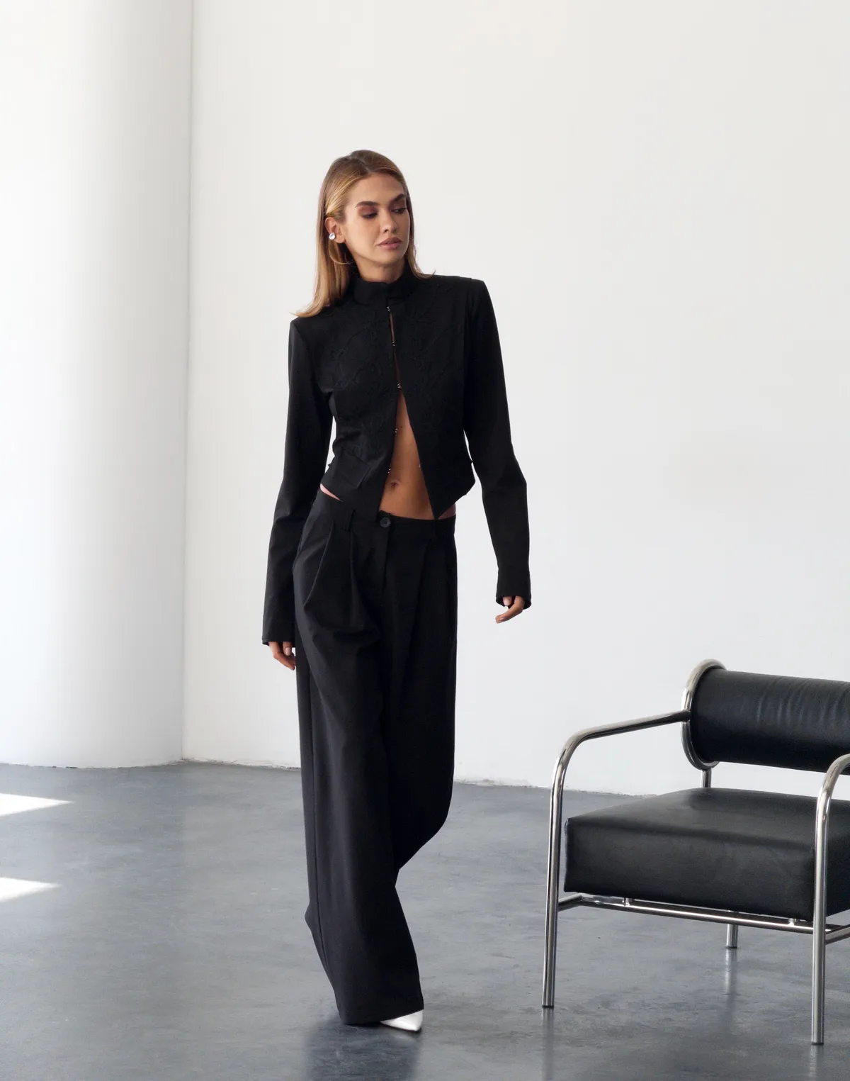 Штани середньої посадки вільного крою, чорні - Фото 1