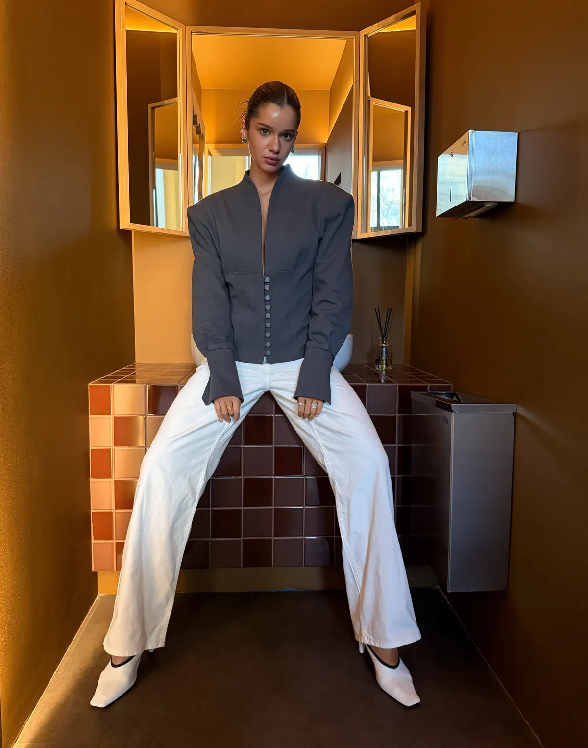 Жакет з V-подібним декольте та ґудзиками, сталевий - Фото 5