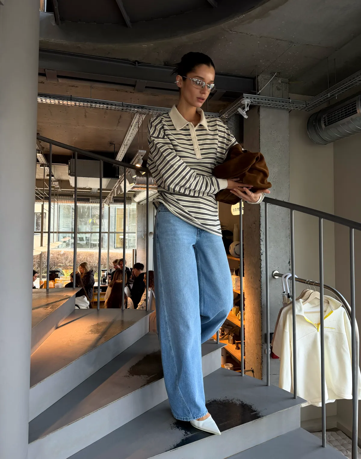 Жіноча кофта-поло у смужку вільного крою, молочна у чорну смужку - Фото 5