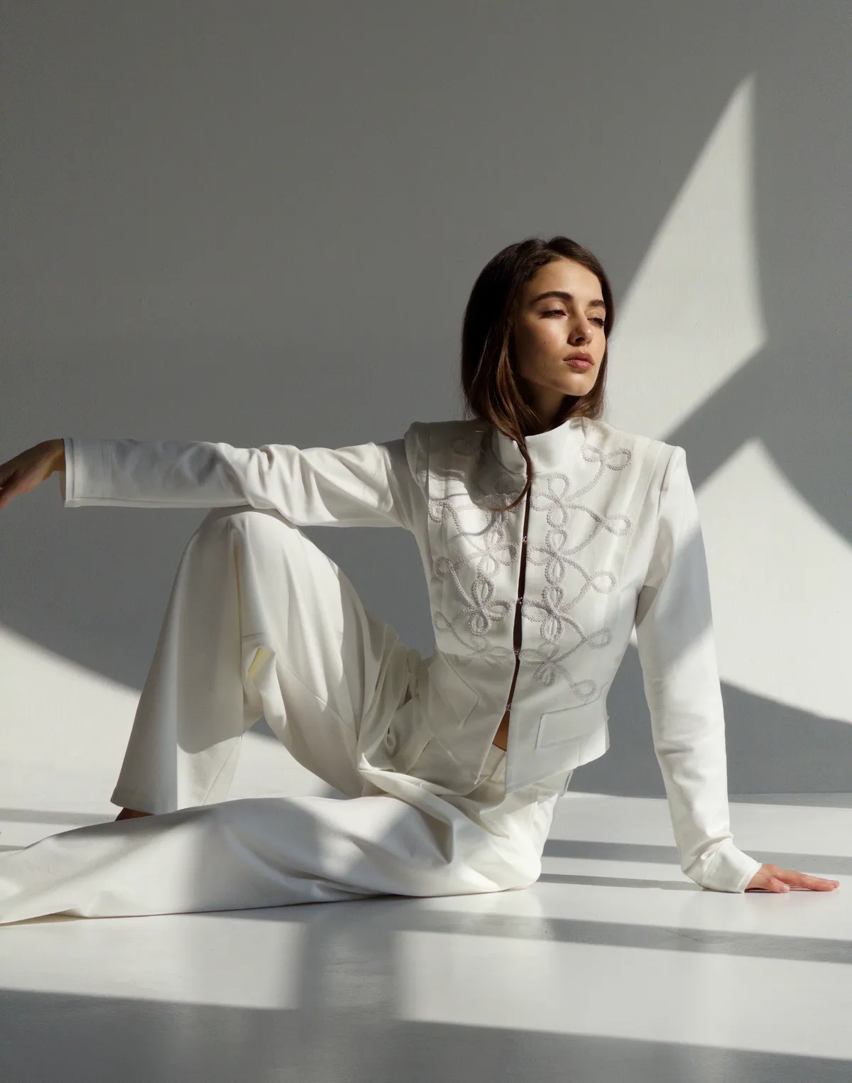 Жакет вкорочений в азійському стилі, молочний - Фото 1