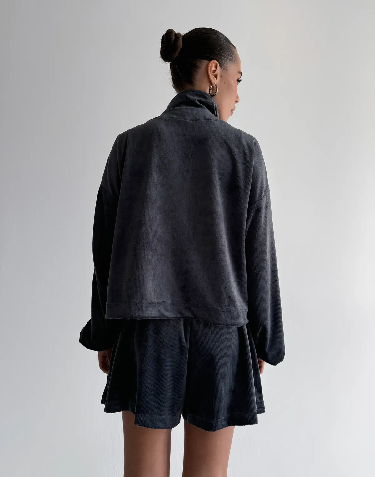 Комплект велюровий літній зіпер та шорти вільного крою міні, графітові - Фото 2