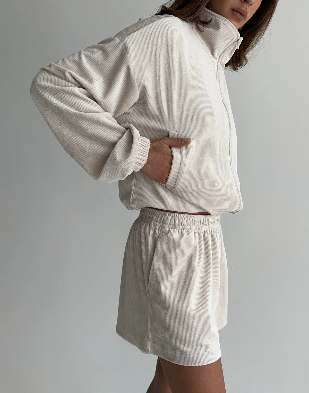 Комплект велюровий літній зіпер та шорти вільного крою міні, молочні - Фото 3