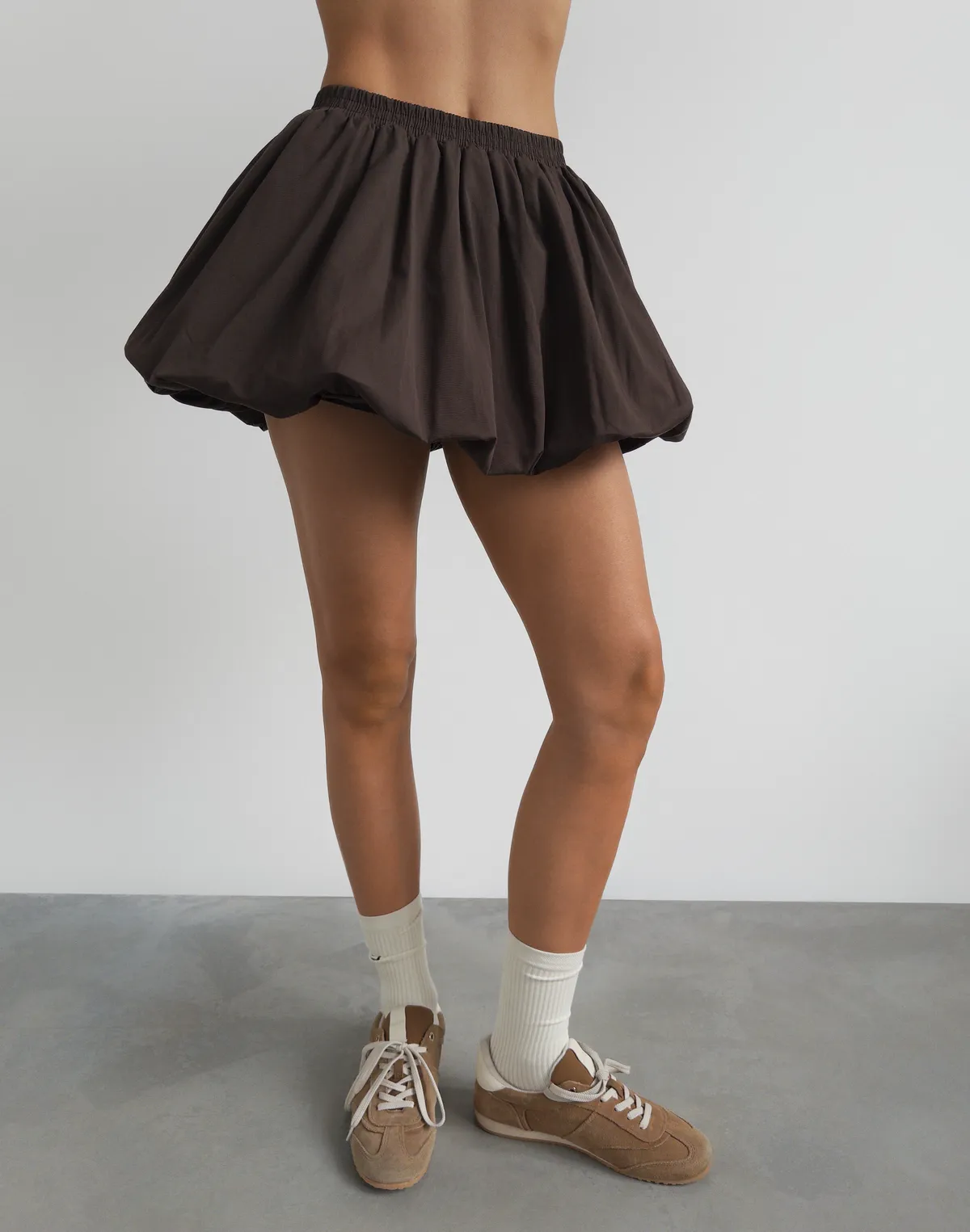 Спідниця міні балон зі вшитими шортиками, шоколадна - Фото 6