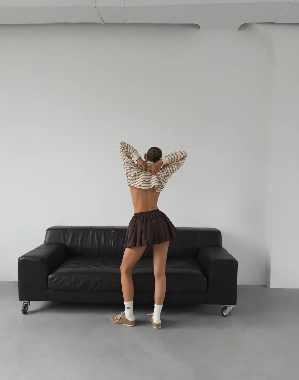 Спідниця міні балон зі вшитими шортиками, шоколадна - Фото 4