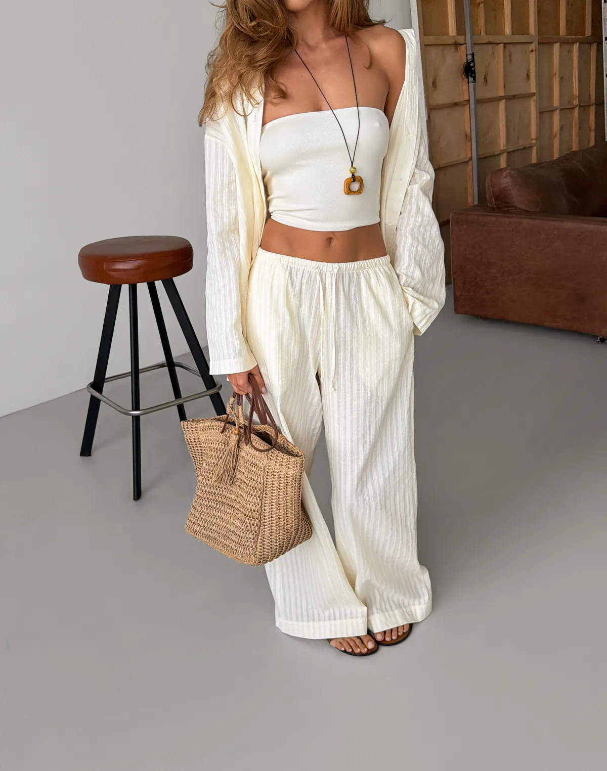 Комплект бавовняний у текстуровану смужку сорочка оверсайз та штани легкі, вершкове масло - Фото 8