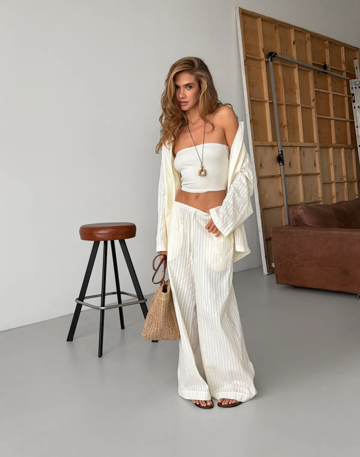 Сорочка бавовняна оверсайз у текстуровану смужку, вершкове масло - Фото 8