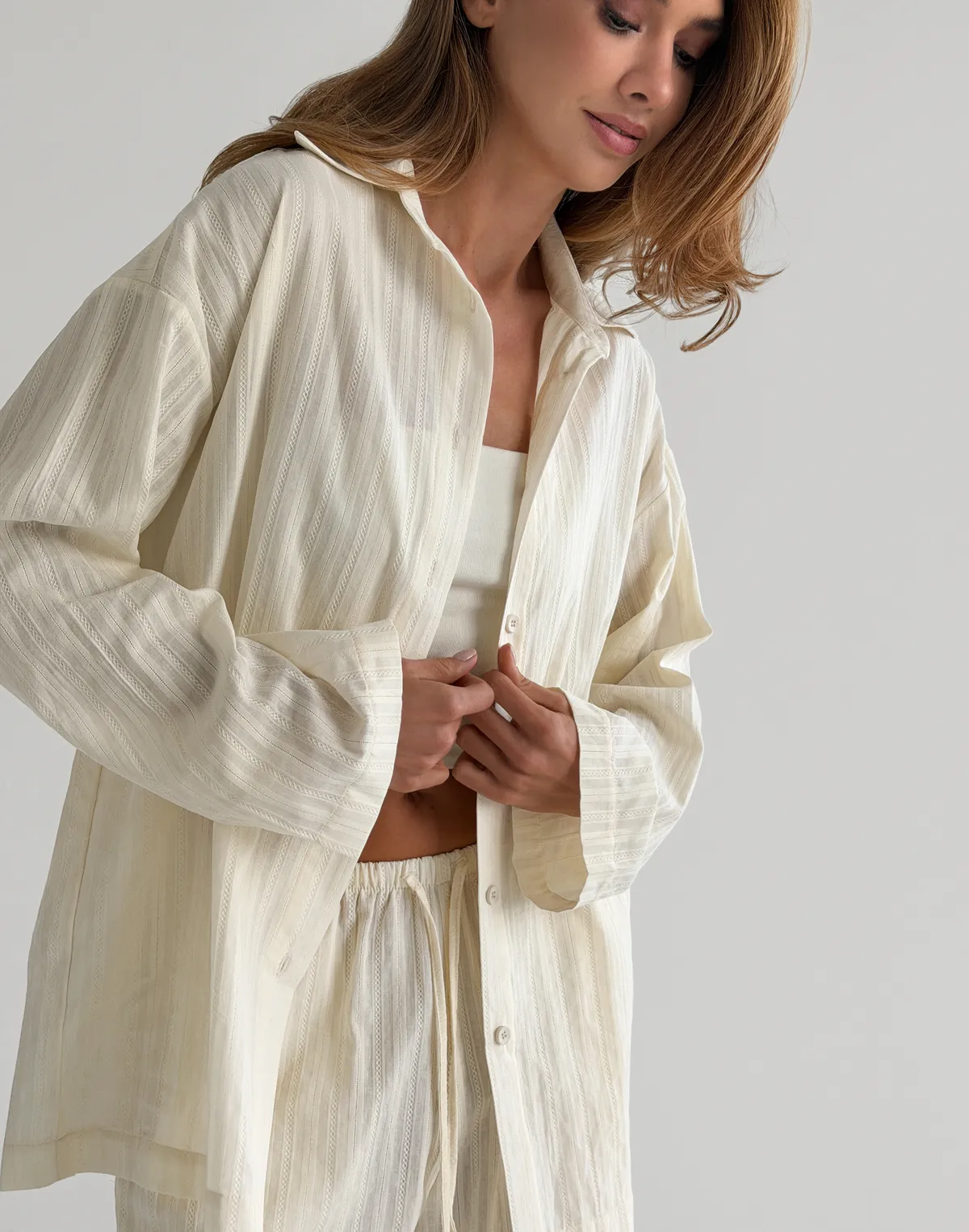 Сорочка бавовняна оверсайз у текстуровану смужку, вершкове масло - Фото 7