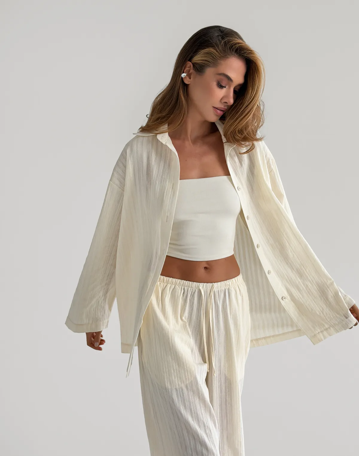 Сорочка бавовняна оверсайз у текстуровану смужку, вершкове масло - Фото 1