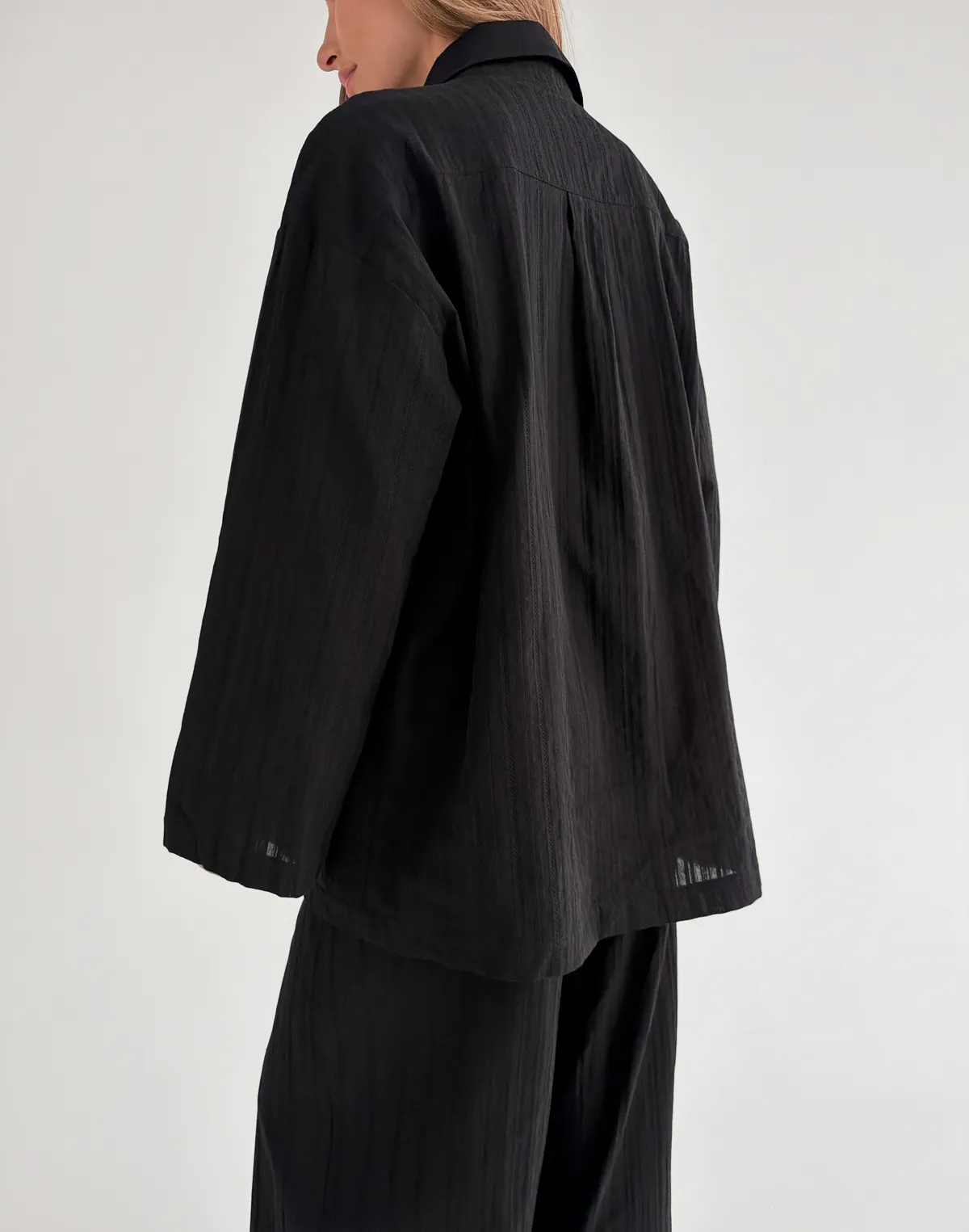 Сорочка бавовняна оверсайз у текстуровану смужку, чорна - Фото 2