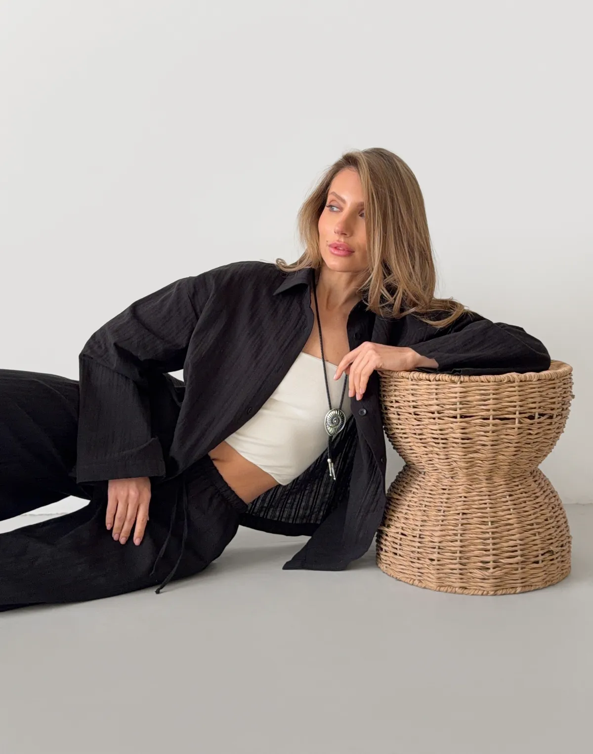 Сорочка бавовняна оверсайз у текстуровану смужку, чорна - Фото 4